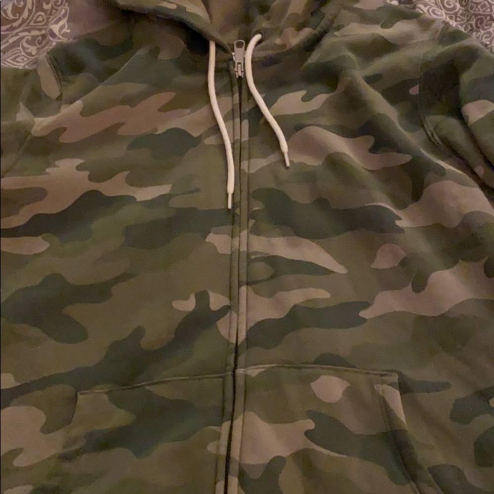 Old Navy Women’s Camo Zip Up Sweatshirt